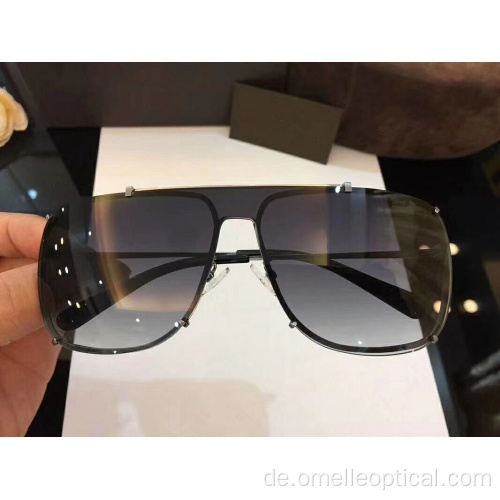 Brille Typ Mann mit Sonnenbrille Großhandel